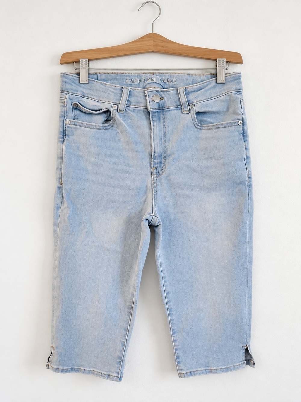 American Eagle Outfitters Light Blue Capri Jeans